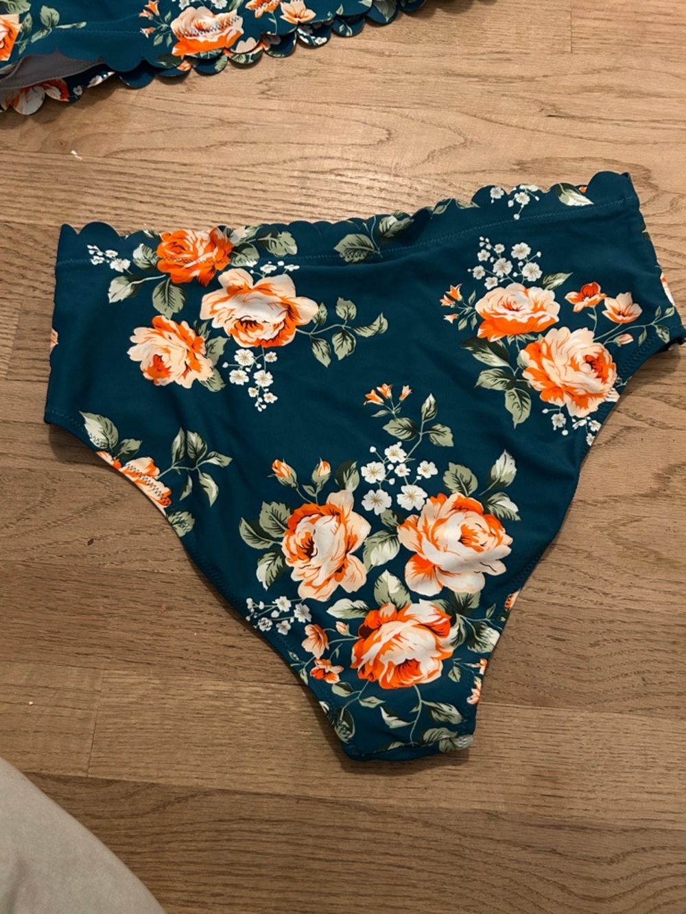Cupshe Teal Floral Scalloped High-Waist Bikini Women’s size X-Large - Picture 4 of 5